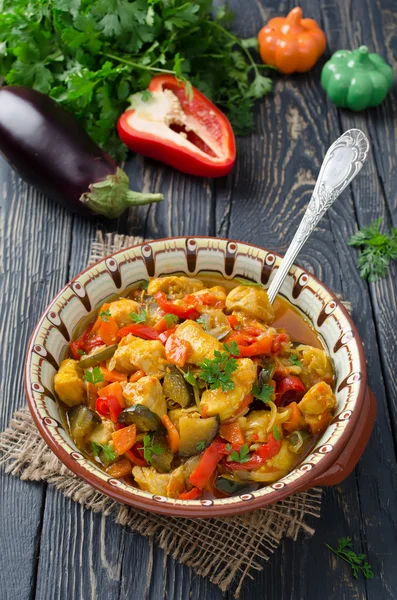 Guisado com frango e legumes — Fotografia de Stock