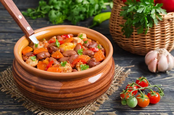 Vegetable stew with chicken and beans — Stock Photo, Image