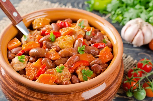 Vegetable stew with chicken and beans — Stock Photo, Image