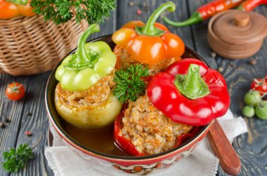 pirinç ve et ile dolgulu biber