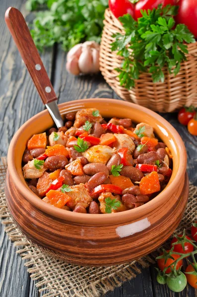 Vegetable stew with chicken and beans — Stock Photo, Image