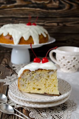 Meyveli ve kremalı kek.