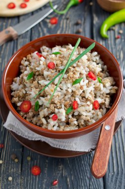 Kıyılmış et ile pirinç