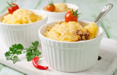 Patates ve kıyma ile güveç