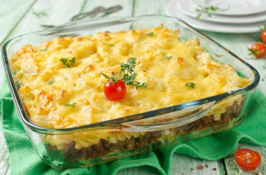 Makarna ve kıyma ile güveç