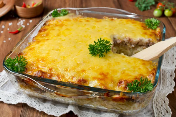 Braadpan met pasta en gehakt vlees — Stockfoto