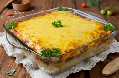 Makarna ve kıyma ile güveç