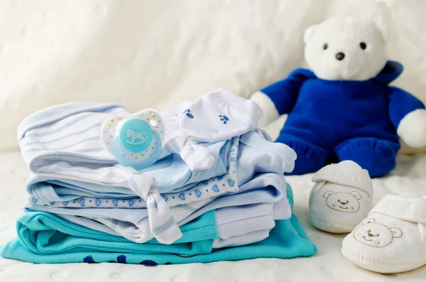 Vêtements bébé pour nouveau-né — Photo