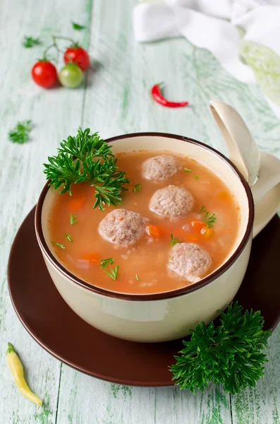 Soupe aux boulettes de viande — Photo