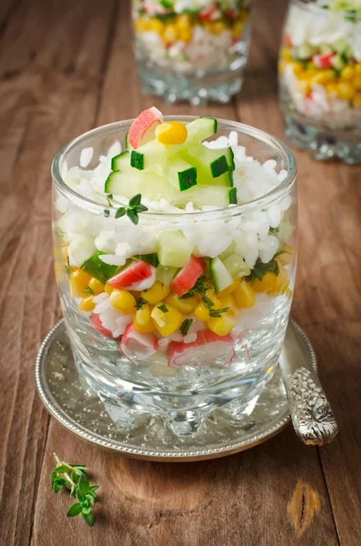 Sallad med crab sticks — Stockfoto