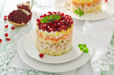 Sebze tatil tablo üzerinden katmanlı salata