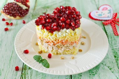 Katmanlı salata sebze tatil tablo üzerinden. Düğün günü.