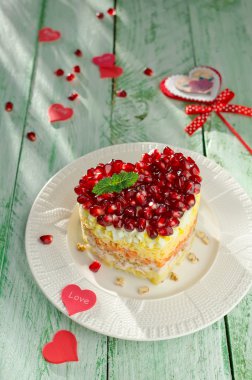 Katmanlı salata sebze tatil tablo üzerinden. Düğün günü.