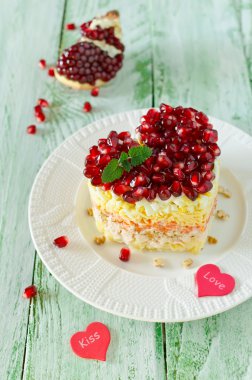 Katmanlı salata sebze tatil tablo üzerinden. Düğün günü.