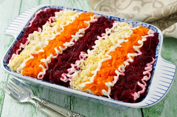 Традиційний Російський салат "оселедець під шубою хутра" — стокове фото