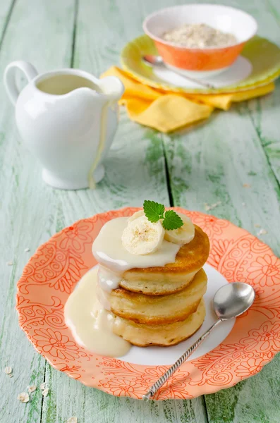Pancakes on a wooden table — Stock Photo, Image