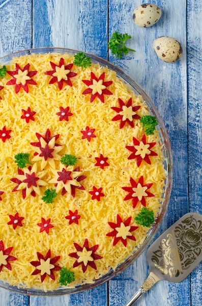 Ensalada de verduras con decoración de primavera —  Fotos de Stock