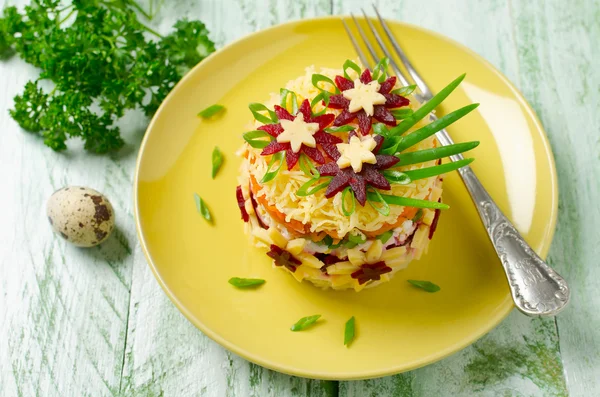Groente salade met lente decoratie — Stockfoto