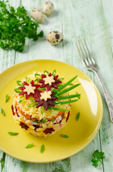Groente salade met lente decoratie — Stockfoto