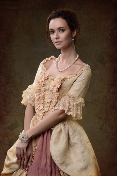 Леди в жёлтом платье
