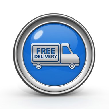 zamyšlený mladý pár stojící proti modré obloze