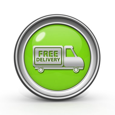 zamyšlený mladý pár stojící proti modré obloze