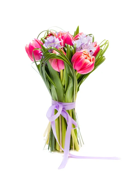 Bouquet of pink tulips and grass on green background — Stock Photo, Image