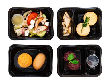 Karanlık bir arka planda, konteynırlarda yemek. Yemek servisi. Sağlıklı yemek. üzerinde görünüm.