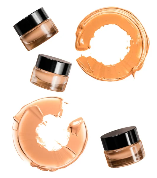 Niza 3 cara de vidrio maquillaje base de crema en recipiente con una tapa de plástico negro y crema untada, aislado sobre fondo blanco — Foto de Stock
