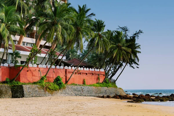 Vista del hotel en la playa, Goa, India — Foto de Stock