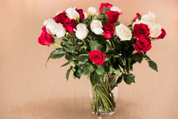 Bouquet of white and red roses — Stock Photo, Image