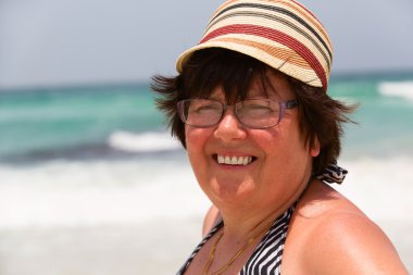 denizin üzerinde dinlenme emeklilik yaş kadın