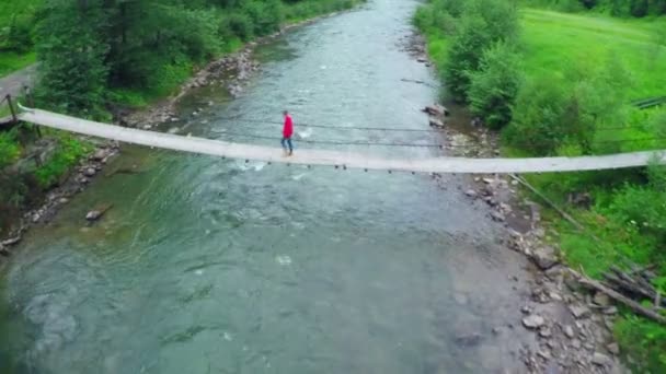 Aereo. Volo sul fiume Montagna . — Video Stock