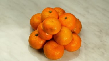 Mandalina bir piramit şeklinde