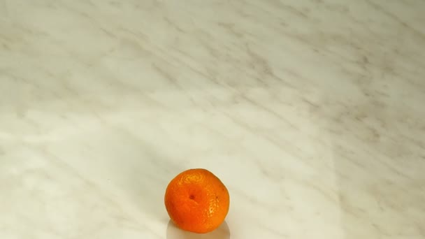 Tangerines in the form of heart — Stock Video