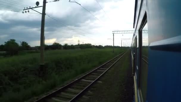 Yolcu tren ile seyahat. — Stok video