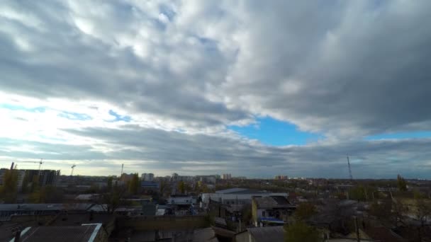 Nuvole che si muovono sulla città — Video Stock