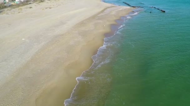 Sandy Beach üzerinde uçuş — Stok video