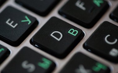 Siyah klavye düğme