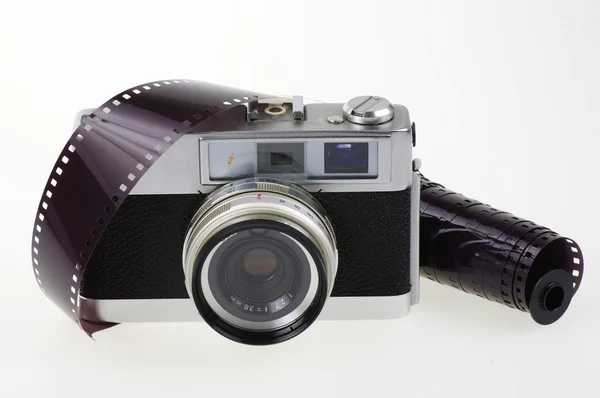 Fotocamera analogica e pellicola fotografica — Foto Stock