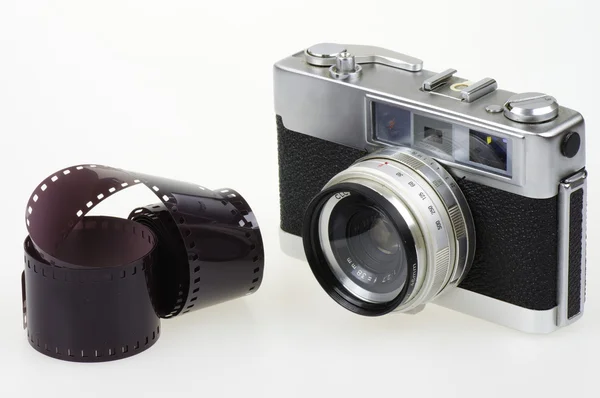 Analog kamera ve fotoğraf filmi — Stok fotoğraf