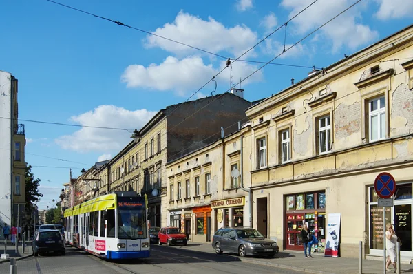 Krakow-, spårvagns- och vintage radhus — Stockfoto