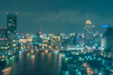 Bulanık şehir çatı manzarası Bangkok şehir manzarası peyzaj gece ışıkları klasik mavi tonda bohçalanır 