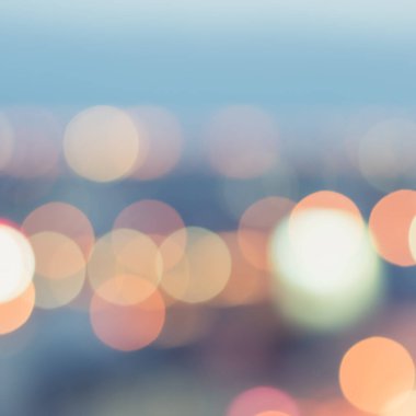 Şehir manzarası manzarasının arka plan çatısı manzarası peyzaj gece ışıkları bokeh