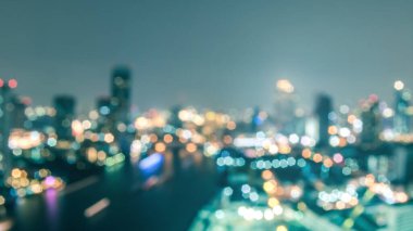 Bulanık şehir arkaplan çatı manzarası şehir manzarası peyzaj gece lambaları süper bir klasik tarzla sallanıyor.