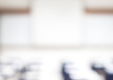 Bulanık sınıf eğitimi geçmişi boş okul sınıfı konferans odası iç görünümü hiçbir öğretmen ya da öğrenci olmadan