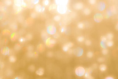 Tatil partisinin kristal küresinin parlak ışığının bulanık sarı arka planı.