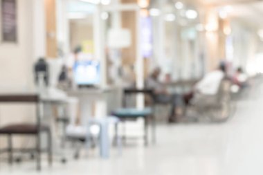Bulanık arka plan kliniği ya da hastane bekleme salonu ve koridoru.