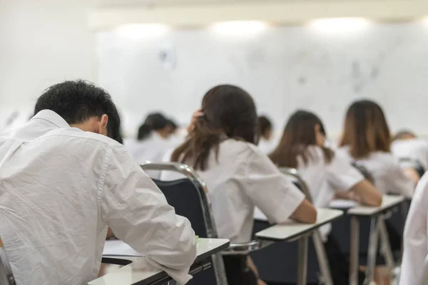 Blur Antecedentes Escolares Estudiantes Universitarios Escribir Respuesta Haciendo Examen Aula — Foto de Stock