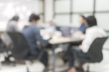 Bulanık ofis toplantısı arka plan iş adamları toplantı odasında çalışma grubu